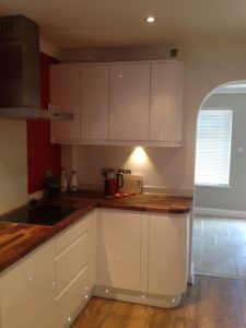 White Curved Gloss Handleless Kitchen with Solid Wood Worktops 2